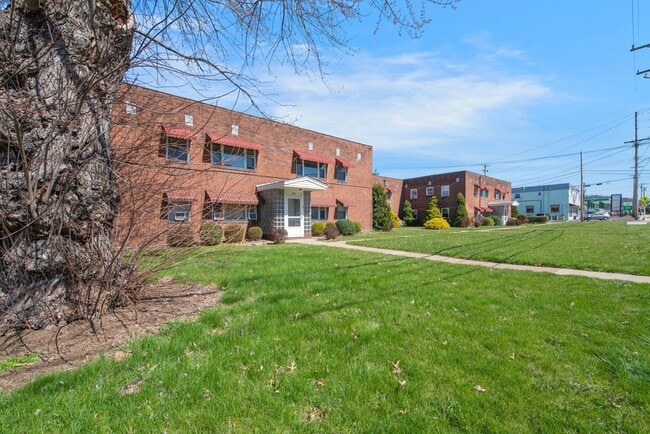 Building Photo - 1437 Lincoln Way