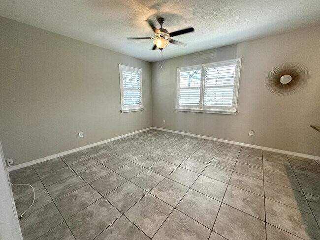 Building Photo - Charming 3-Bed Oasis with 2.5 Baths in Bea...