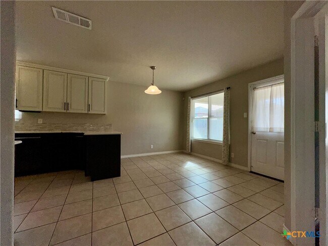 Building Photo - 2702 Montague County Dr