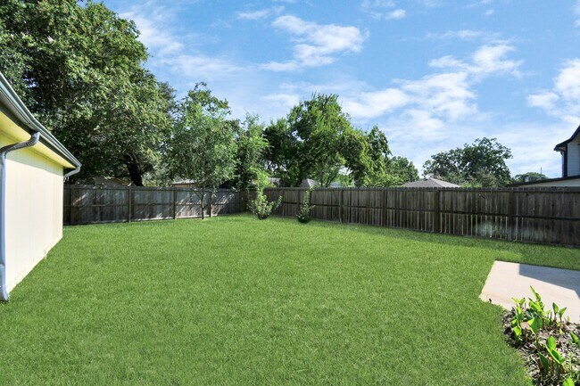 Building Photo - 315 Muirwood Ln