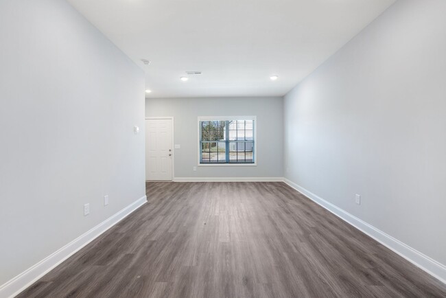 Building Photo - 22 Highland Blf Wy