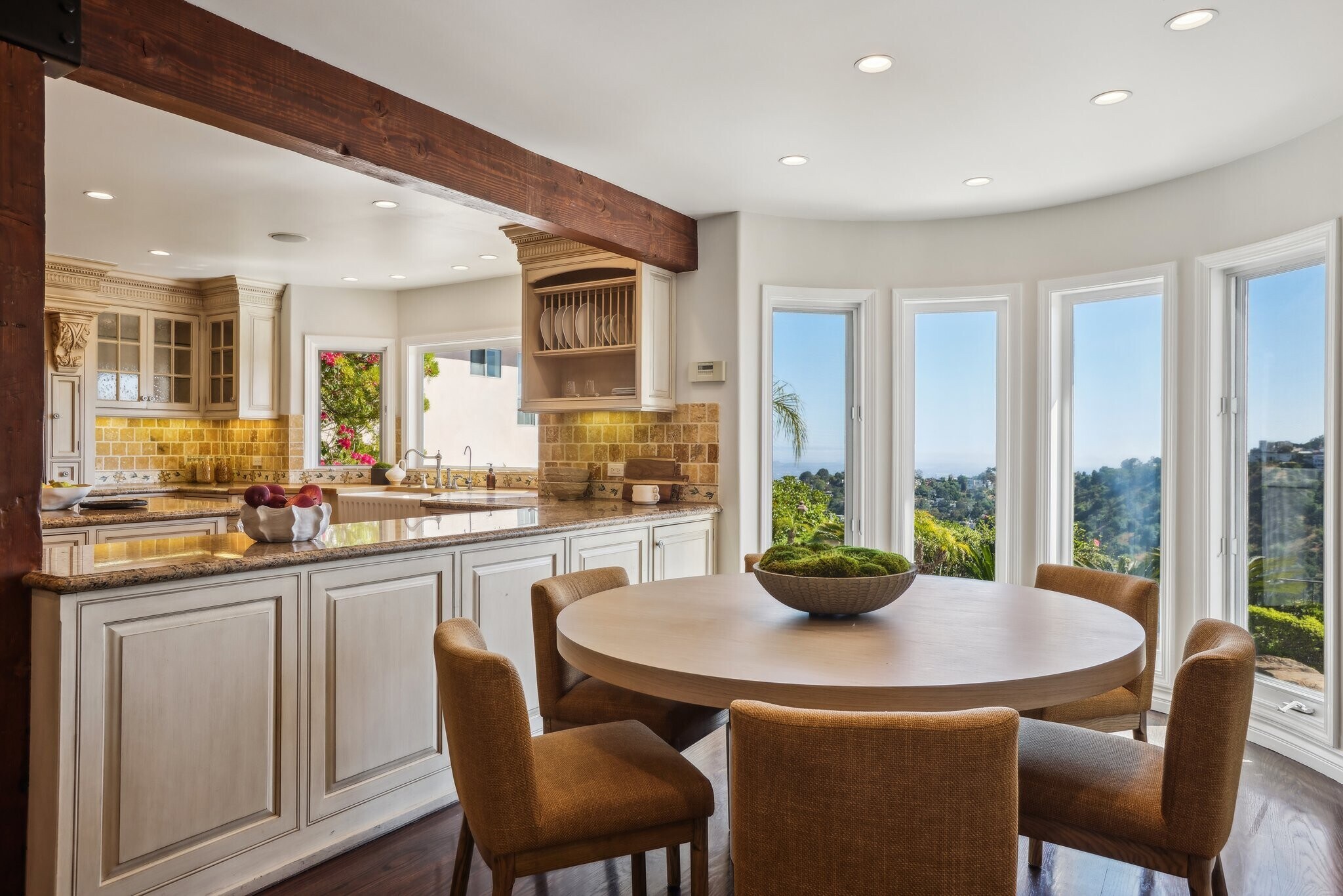 Building Photo - 2411 Mount Olympus Dr