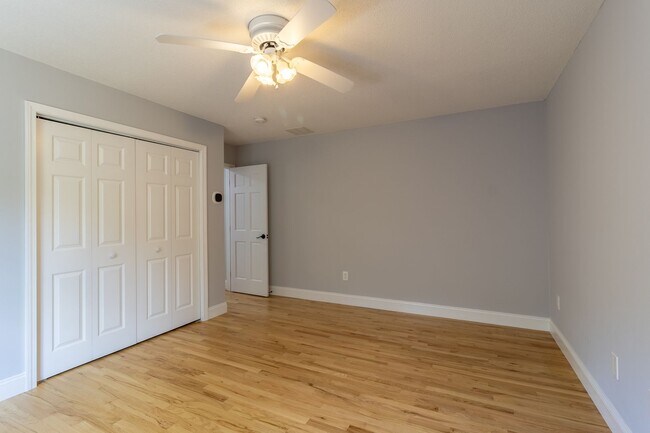 Building Photo - Charming Country Colonial on Cul-de-Sac, 4...