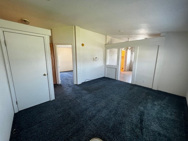 Building Photo - 3040 SW River View Dr