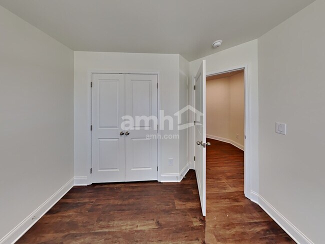 Building Photo - 152 Willow Ln