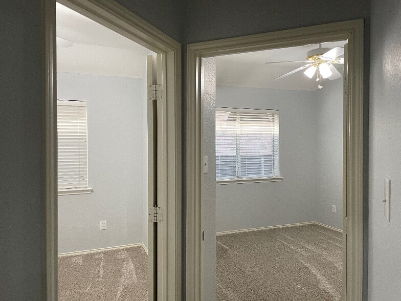 Building Photo - 3605 Villanova Dr