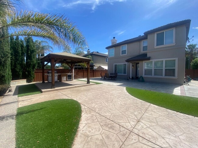 Building Photo - Livermore Single Family Home 2 Houses Down...