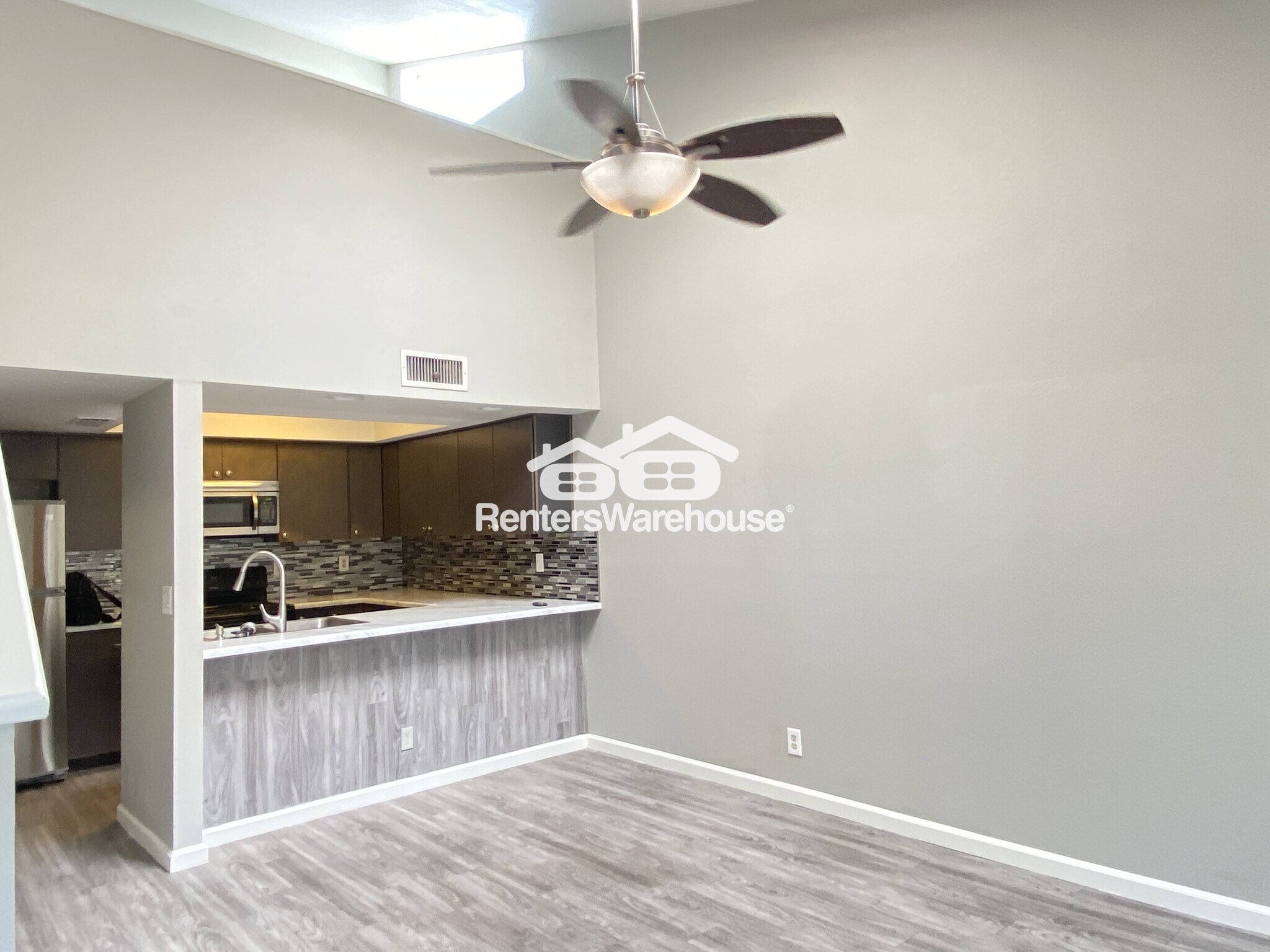 Building Photo - 633 W Southern Ave