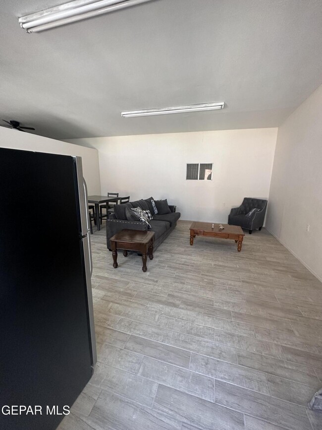 Building Photo - 4640 La Luz Ave