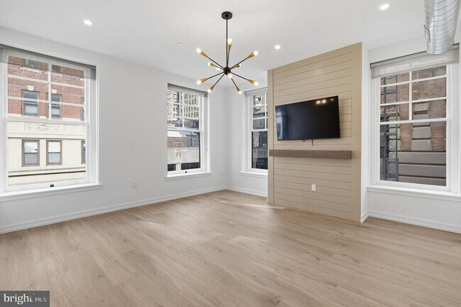 Building Photo - 203 S 13th St