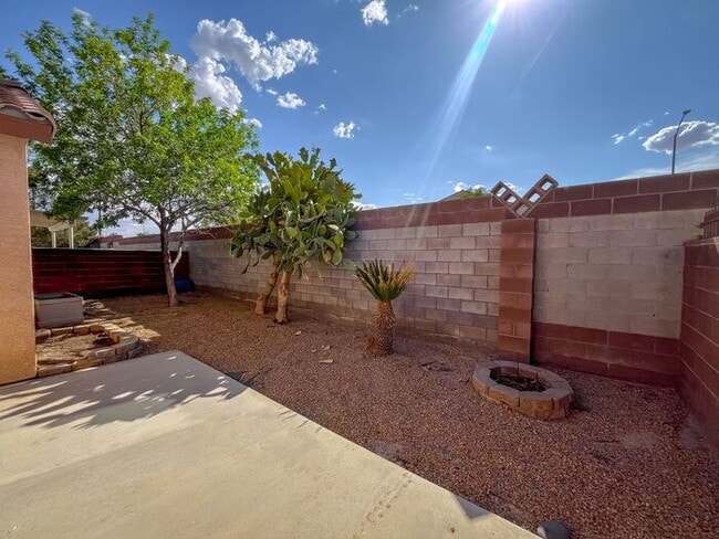 Building Photo - Charming Single-Story Home in a Prime Loca...
