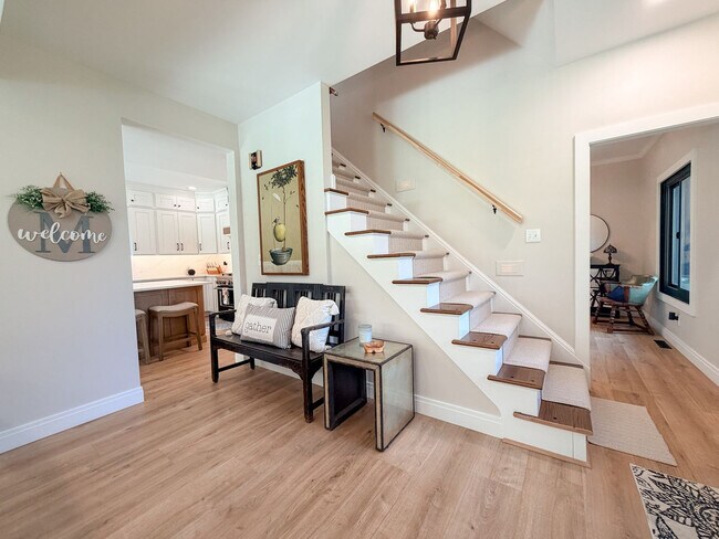 Building Photo - 2318 Hillside Ct