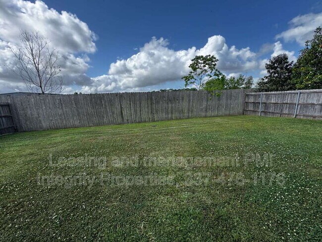 Building Photo - 200 Tennyson Dr