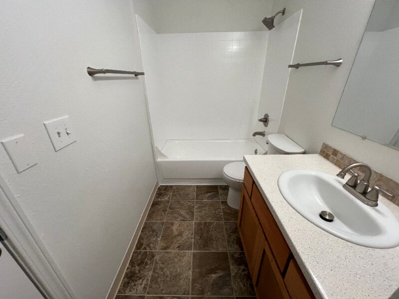 Building Photo - 17260 SW Heritage Ct