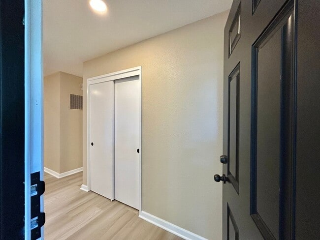 Building Photo - Serene 2 Bed, 2 Bath Updated Hidden Gem!