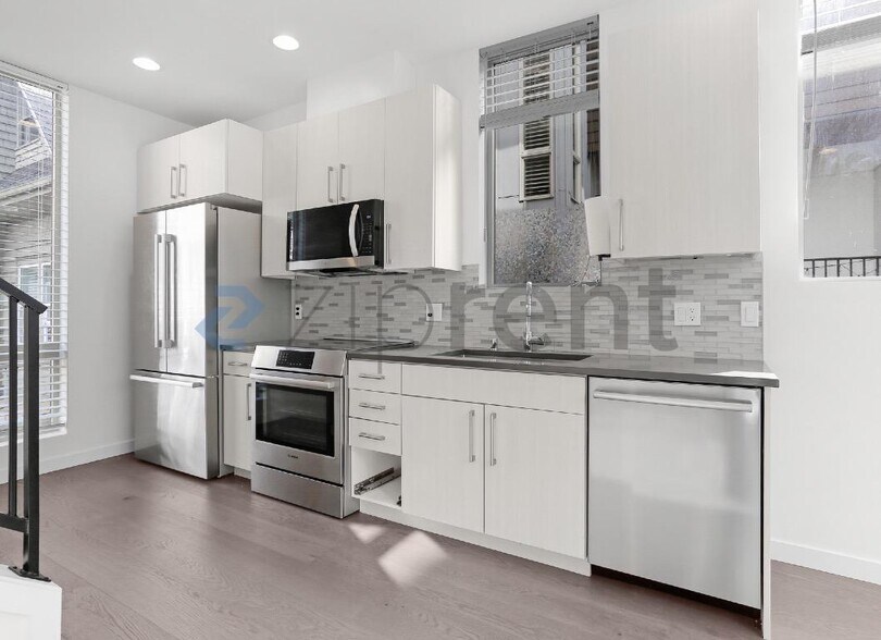 Building Photo - Unit Unit C