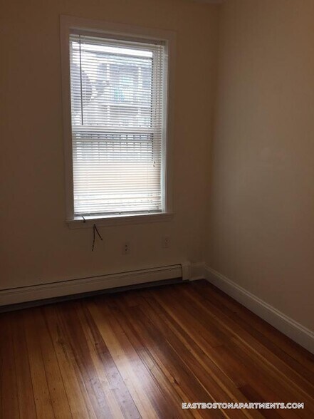 Building Photo - 25 Chelsea St