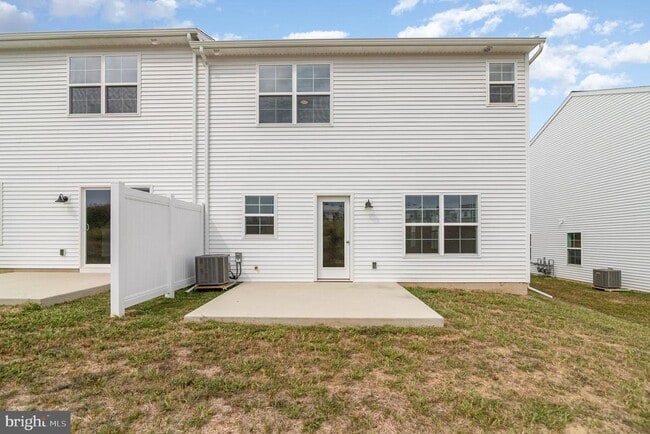 Building Photo - 7851 Briarwood Dr