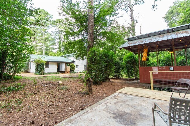 Building Photo - 1037 College Station Rd