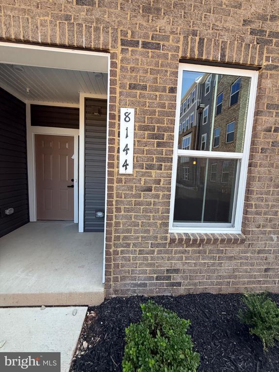 Building Photo - 8144 Foxwood Dr