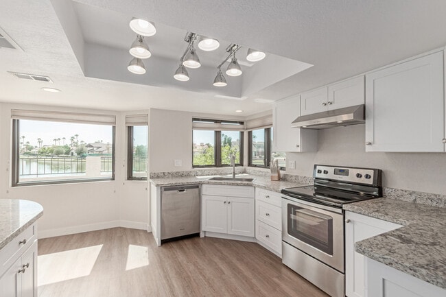 Building Photo - 8175 E Del Cuarzo Dr