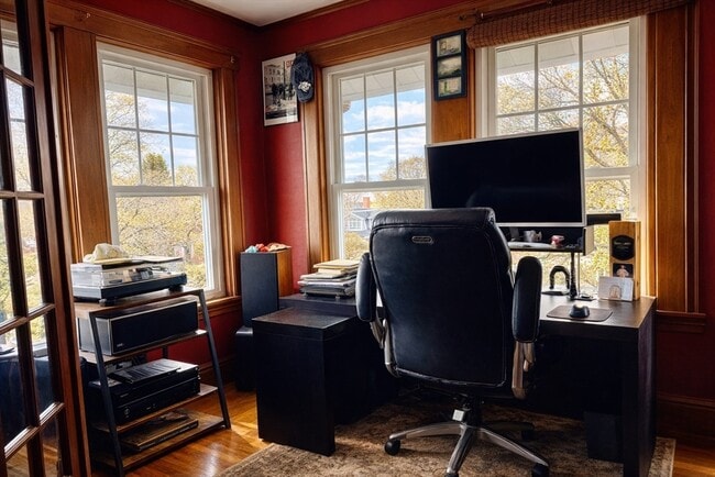 Building Photo - 740 Belmont St