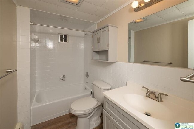 Building Photo - 2409 S 5th St