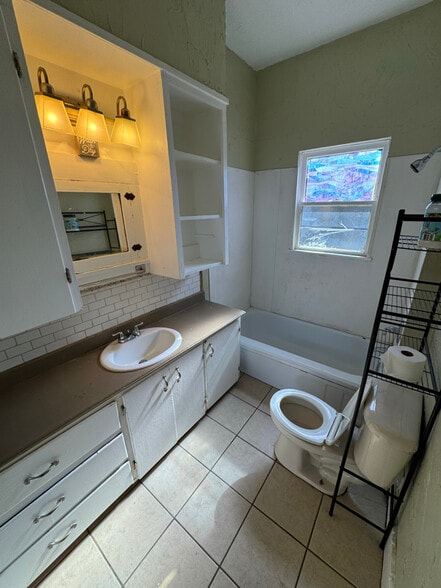 Building Photo - 1310 S Jefferson St