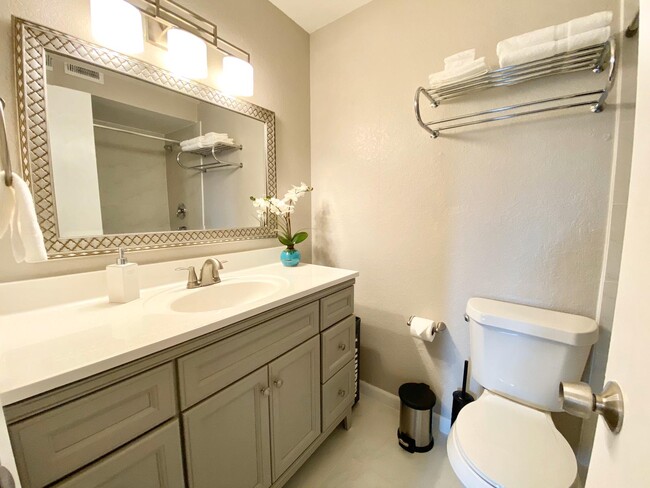 2 bathroom Condo - 11538 Westwood Blvd