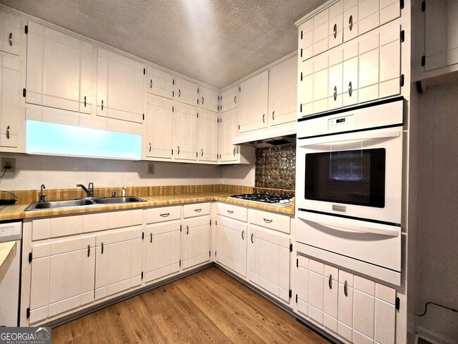 Building Photo - 2015 Gibralter Way