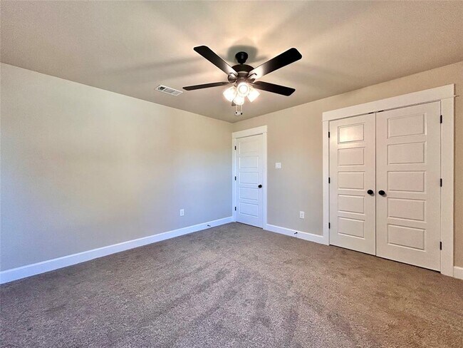 Building Photo - 112 Savage Cir