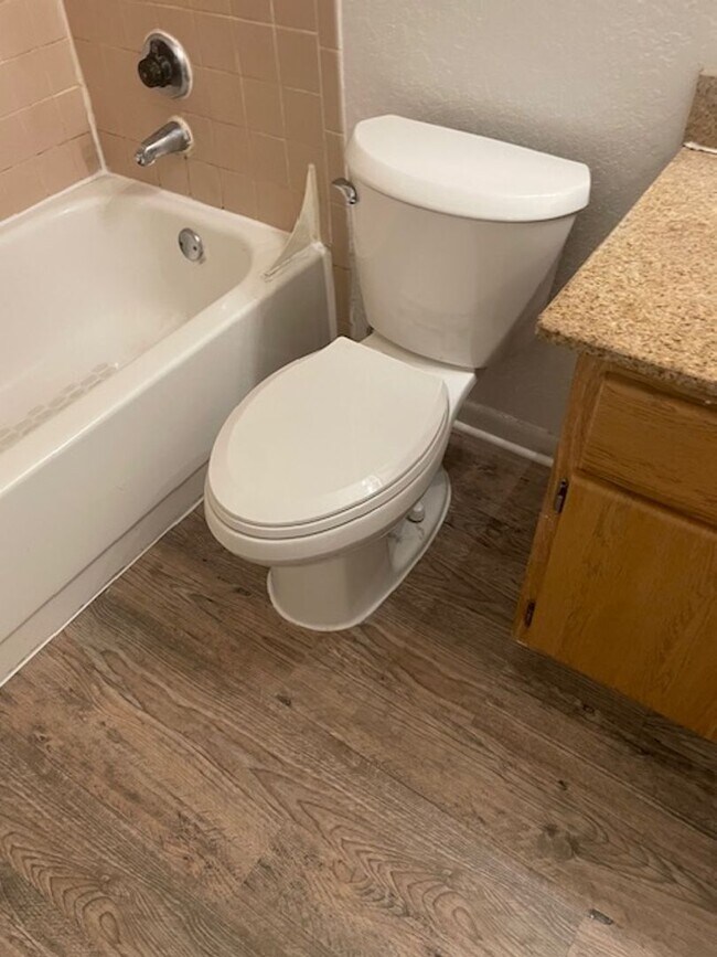 Building Photo - Lexington place ground fl One bedroom