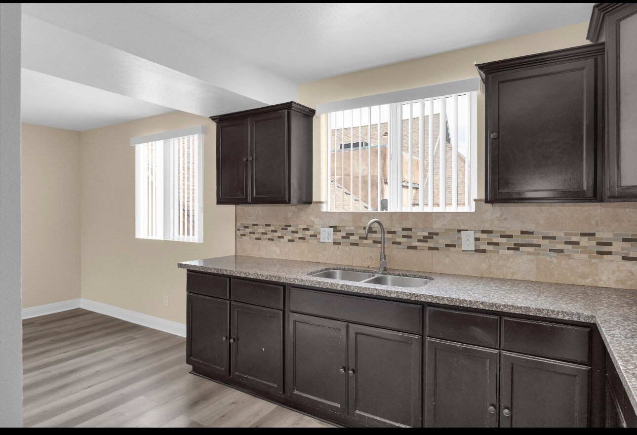 Building Photo - 338 E 36th St