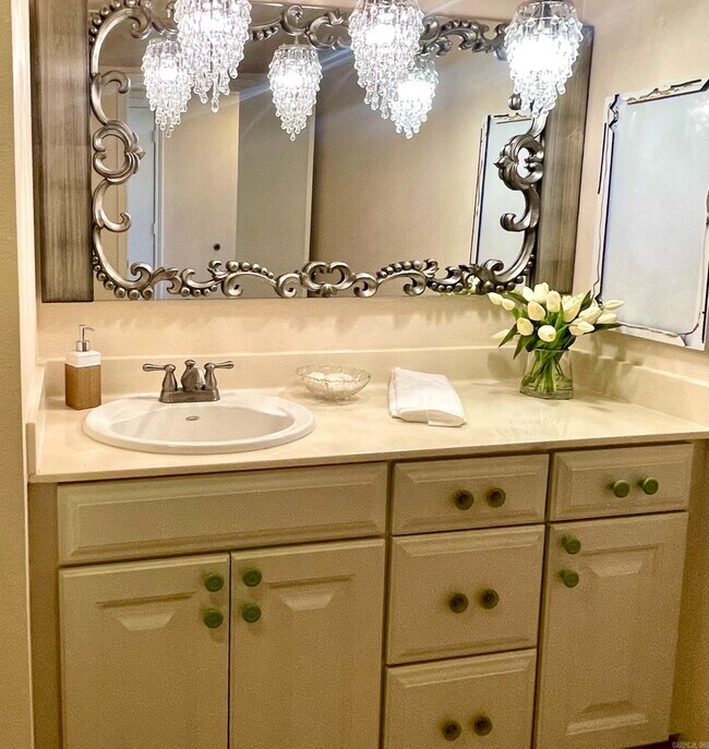 Building Photo - 523 S Louisiana St