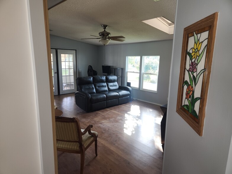 Living room - 4699 SE Bywood Ter