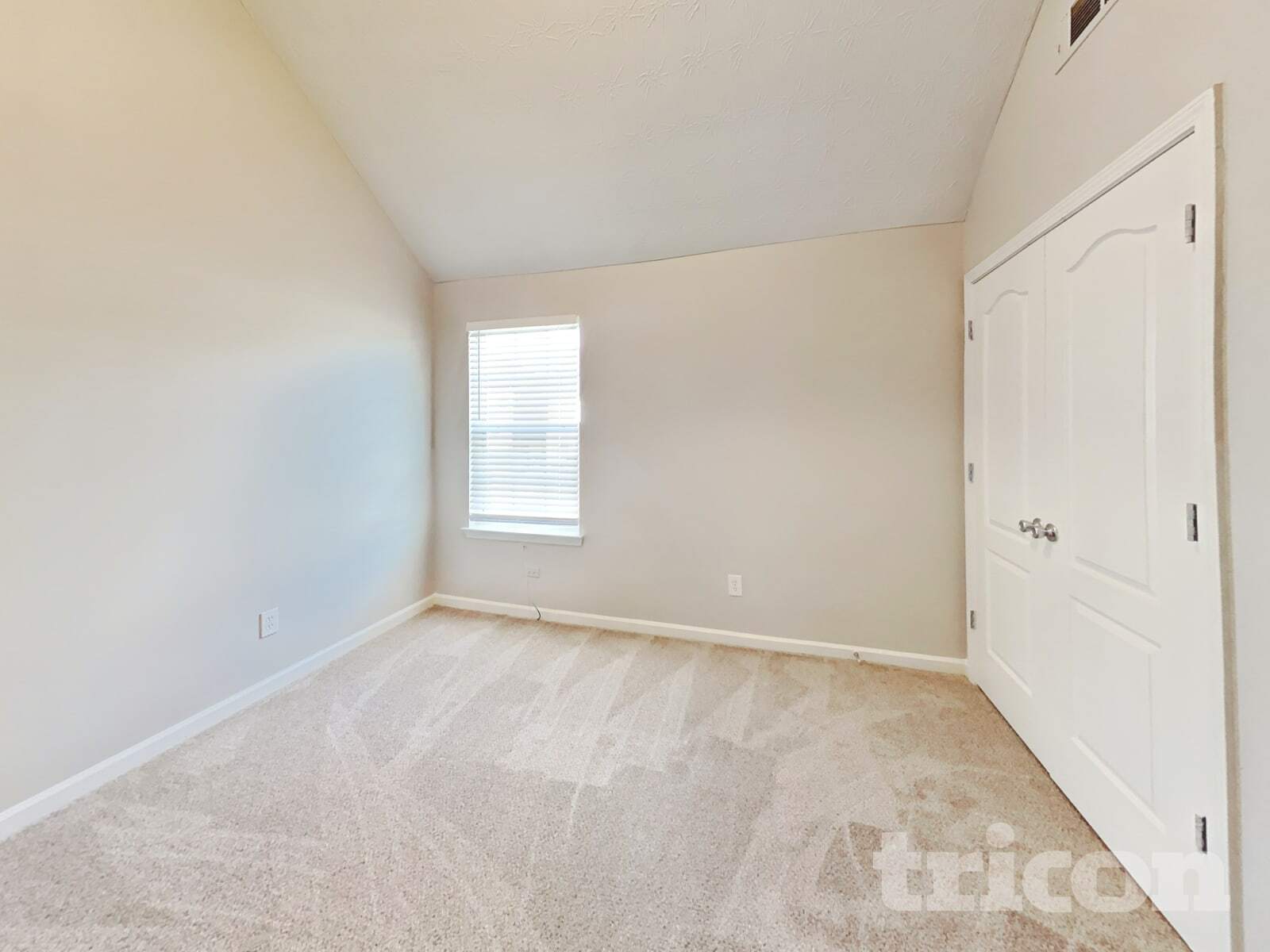 Building Photo - 124 River Pass Ct NE