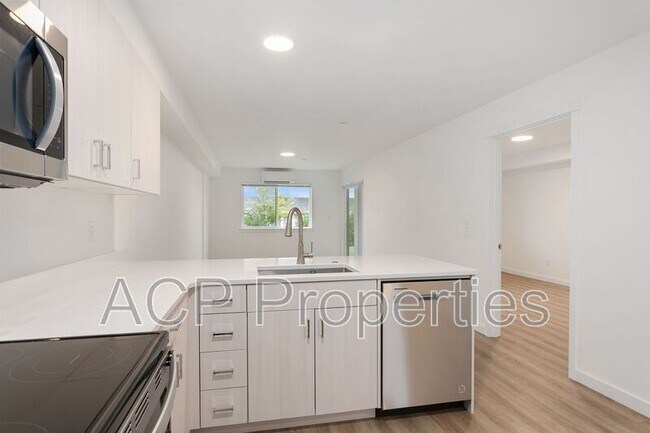 Building Photo - 1551 E Badger Rd