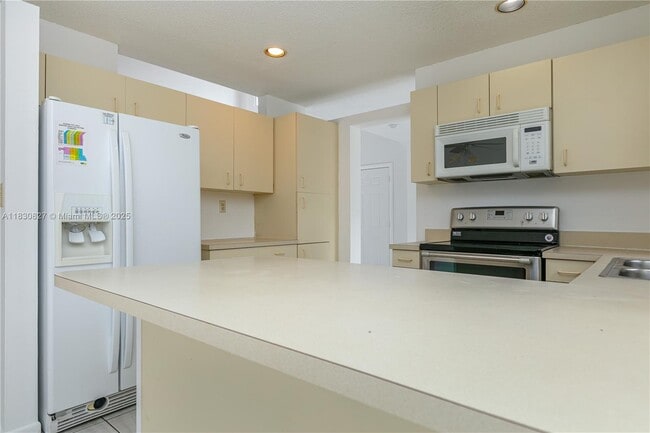 Building Photo - 2592 W Saratoga Dr