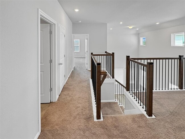 Building Photo - 2437 Roosevelt Rd