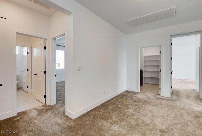 Building Photo - 1305 Azure Jay Ave