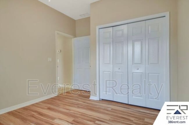 Building Photo - 27 Raintree Pl