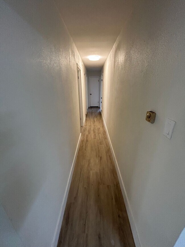 Building Photo - 1115 Westmoreland Dr