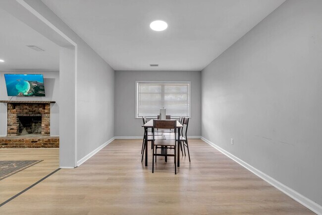 Building Photo - 218 Cactus St