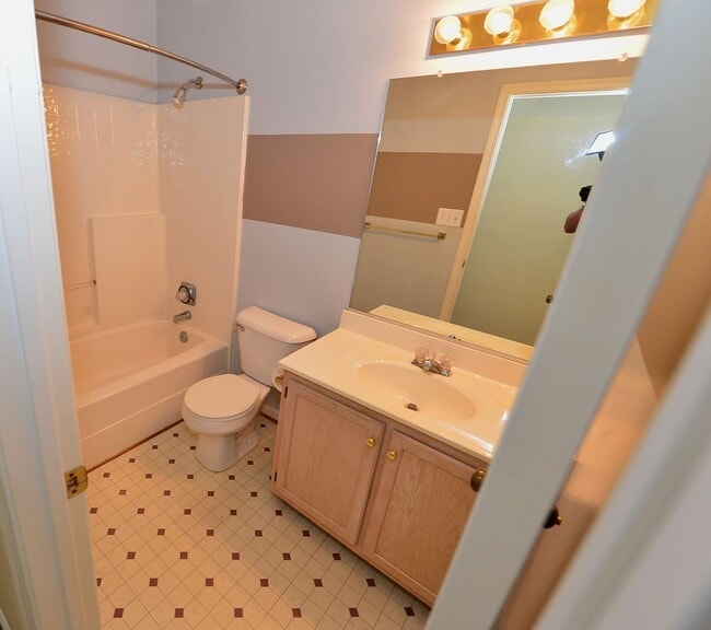 Building Photo - Lakefront home in Grassfield School District