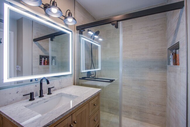 Building Photo - Spacious, Stylish, and Fully Furnished – Luxury 5-Bedroom Home in Henderson