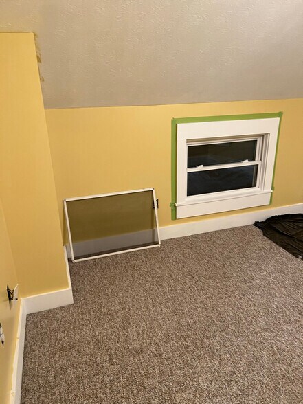 Building Photo - 607 S Red Bud Trail