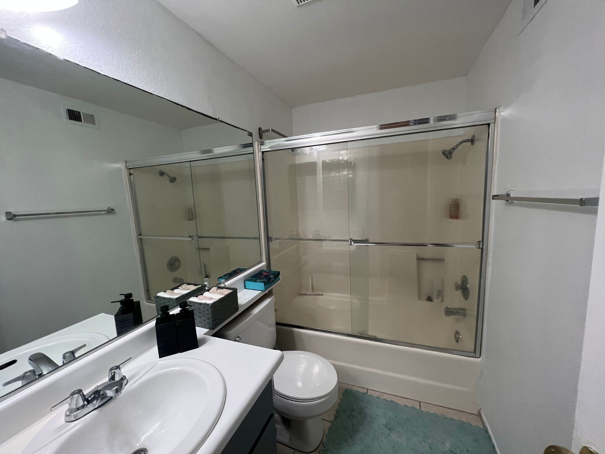 Building Photo - 24155 Del Monte Dr