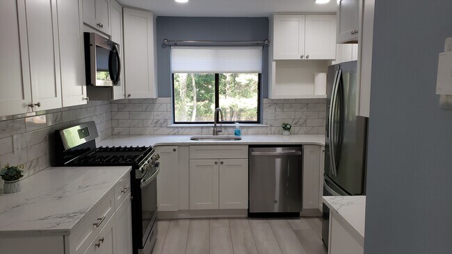 Building Photo - 2421 Old Stone Mill Dr