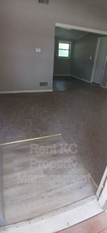 Building Photo - 412 N Cochise Dr