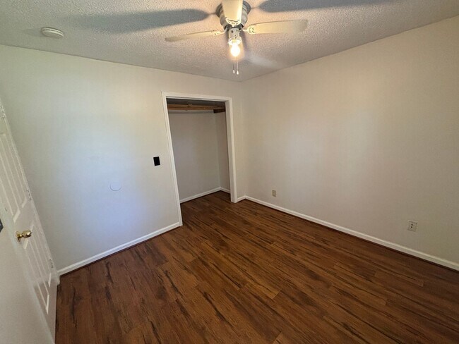 Building Photo - 26/28 Gardner Dr.